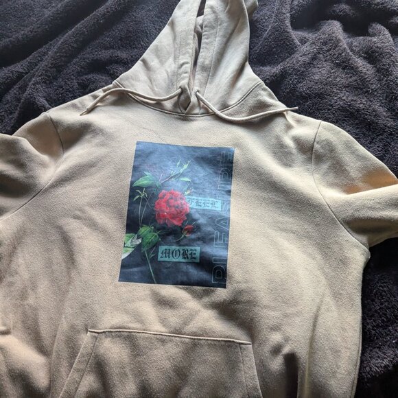 A hoodie - Picture 2 of 2